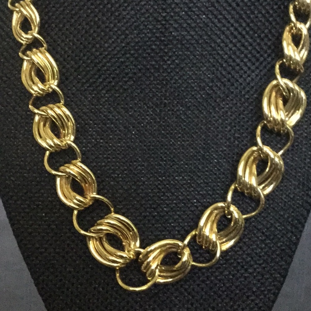 Vtg.MonetGold V-ShapedNecklace W/Alt 3Ring&SnglRng - Picture 2 of 4